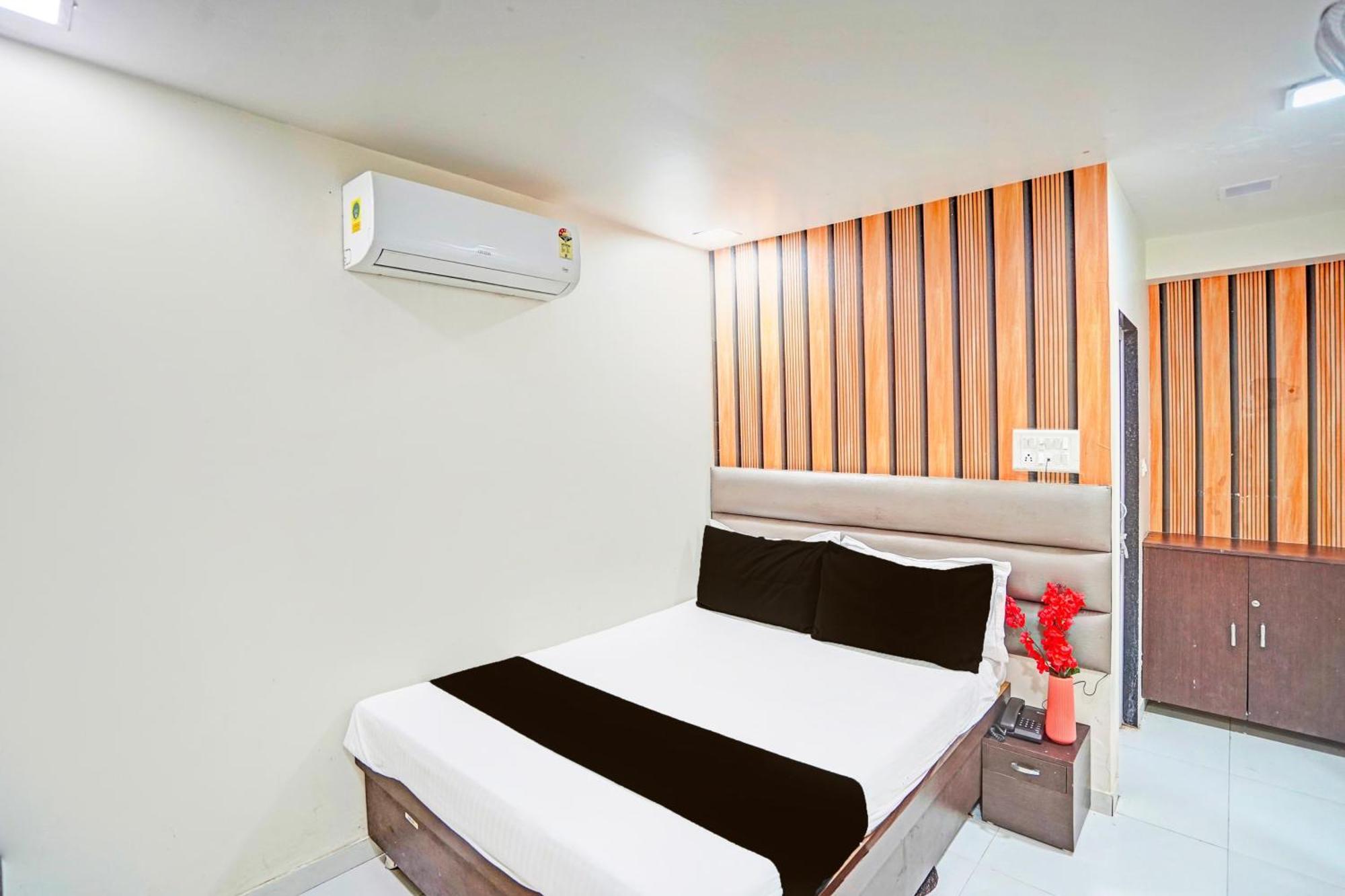 Hotel O S. G. Highway Formerly I Land Park Ahmedabad Exterior photo