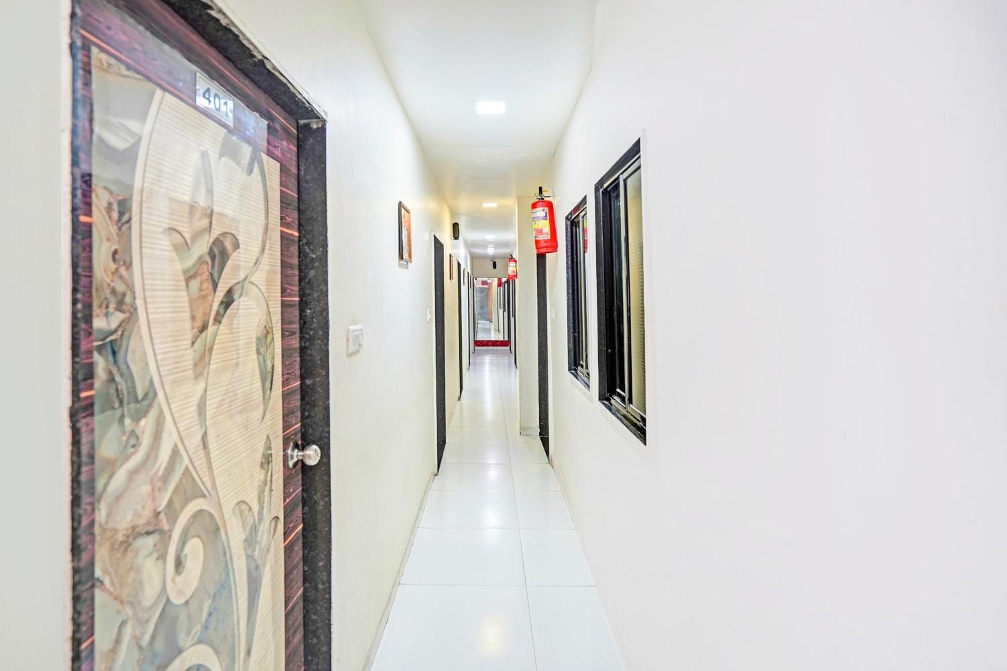 Hotel O S. G. Highway Formerly I Land Park Ahmedabad Exterior photo